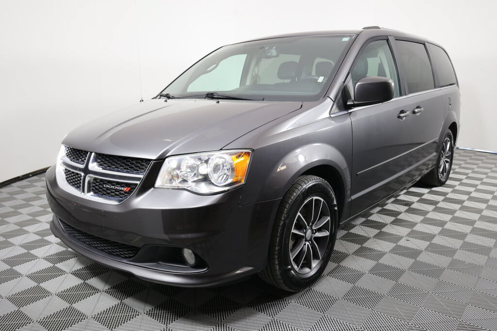 Used 2017 Dodge Grand Caravan SXT FWD image 5