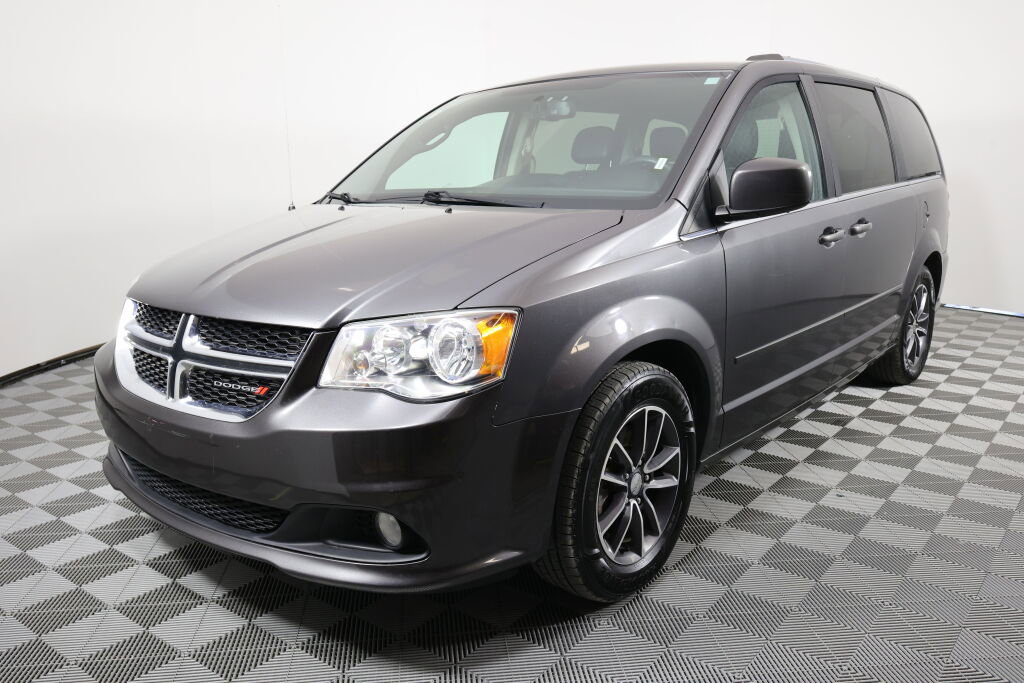 Used 2017 Dodge Grand Caravan SXT FWD image 5