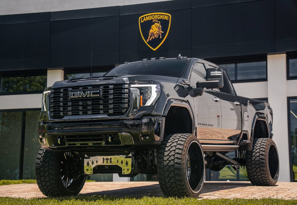 Used 2024 GMC Sierra 3500 Denali Ultimate AWD/4WD image 1