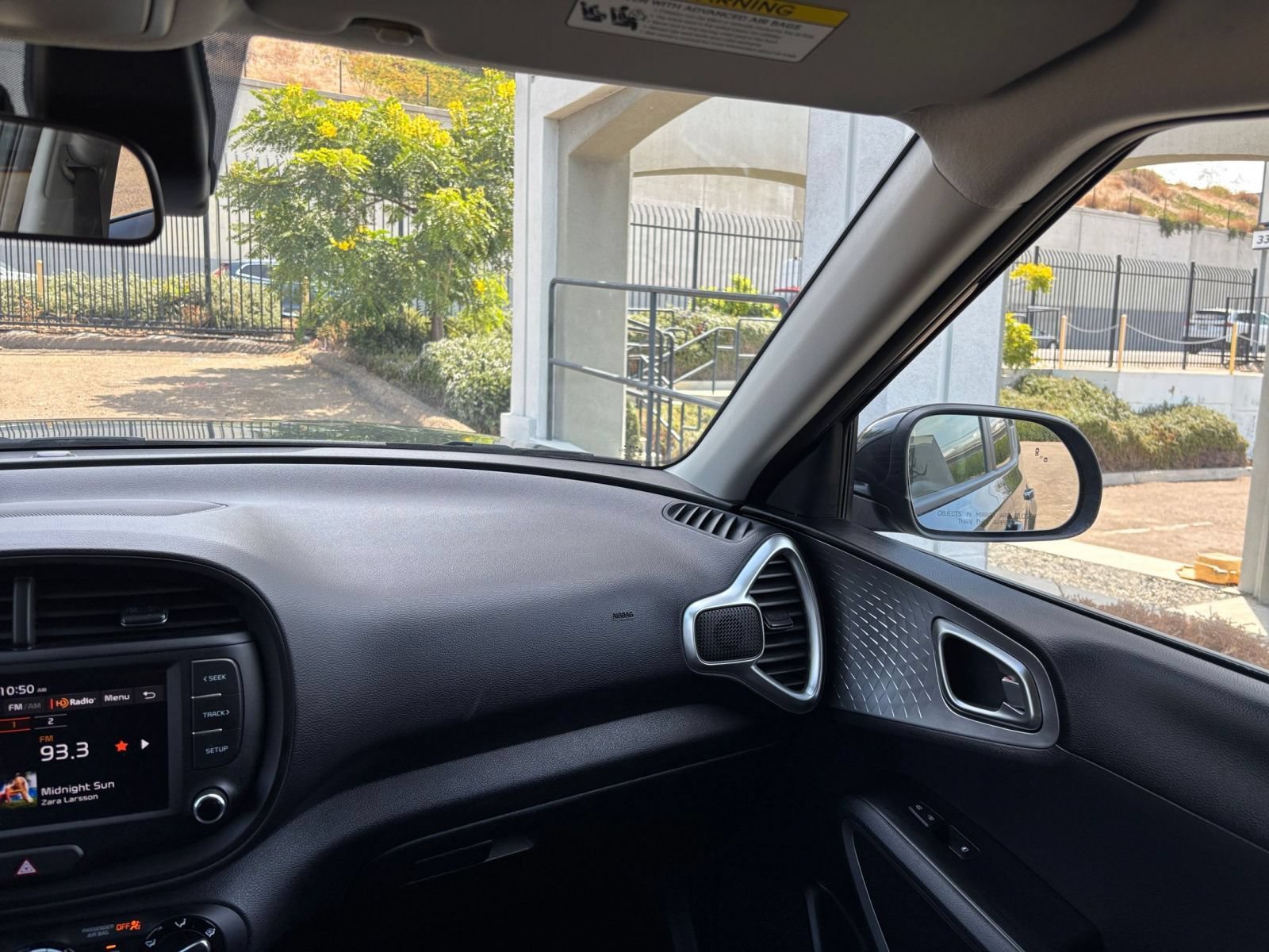 Used 2025 Kia Soul LX w/ LX Technology Package FWD image 33