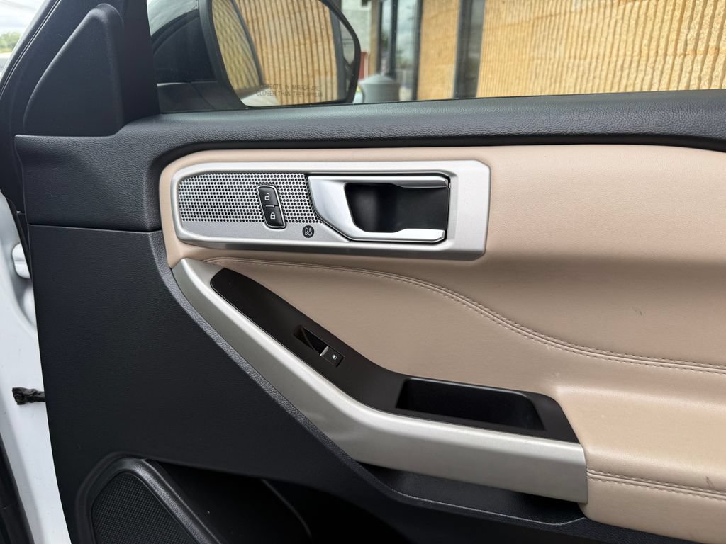 Used 2022 Ford Explorer Limited w/ Equipment Group 301A RWD image 28