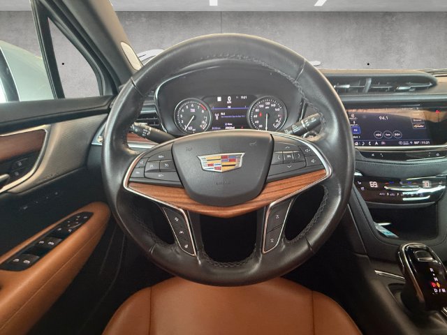 Used 2023 Cadillac XT5 Premium Luxury w/ Technology Package FWD image 21