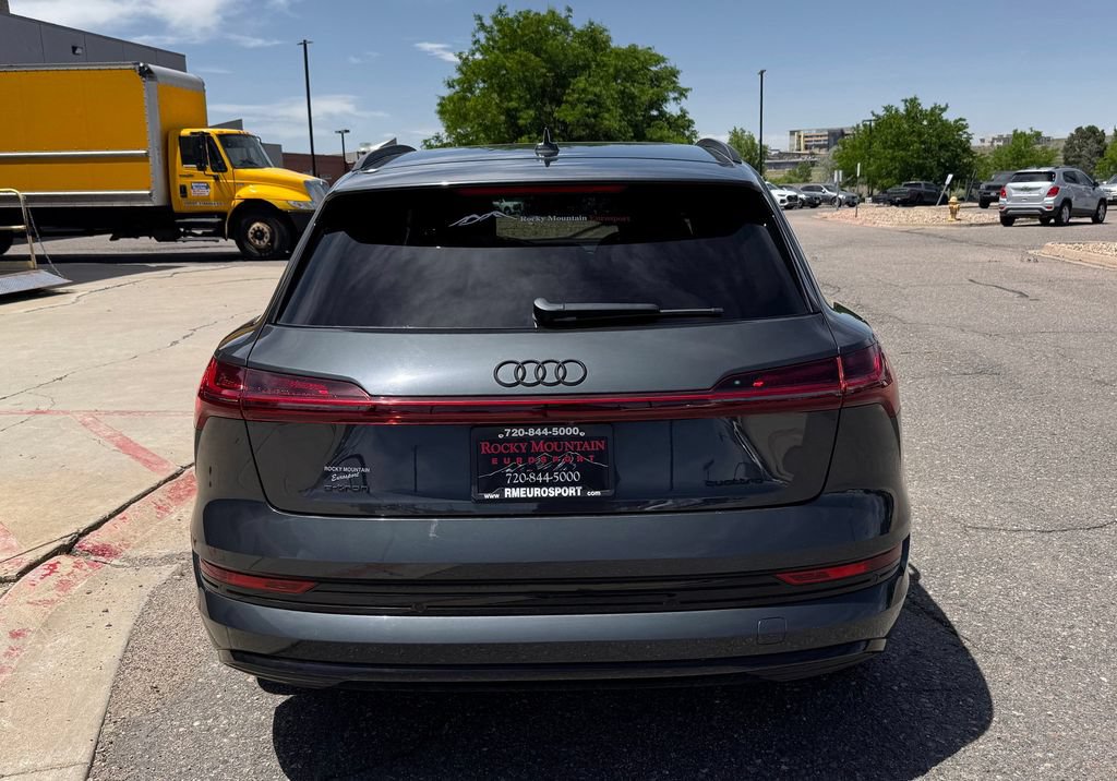 Used 2022 Audi e-tron Premium w/ Convenience Plus Package AWD/4WD image 7