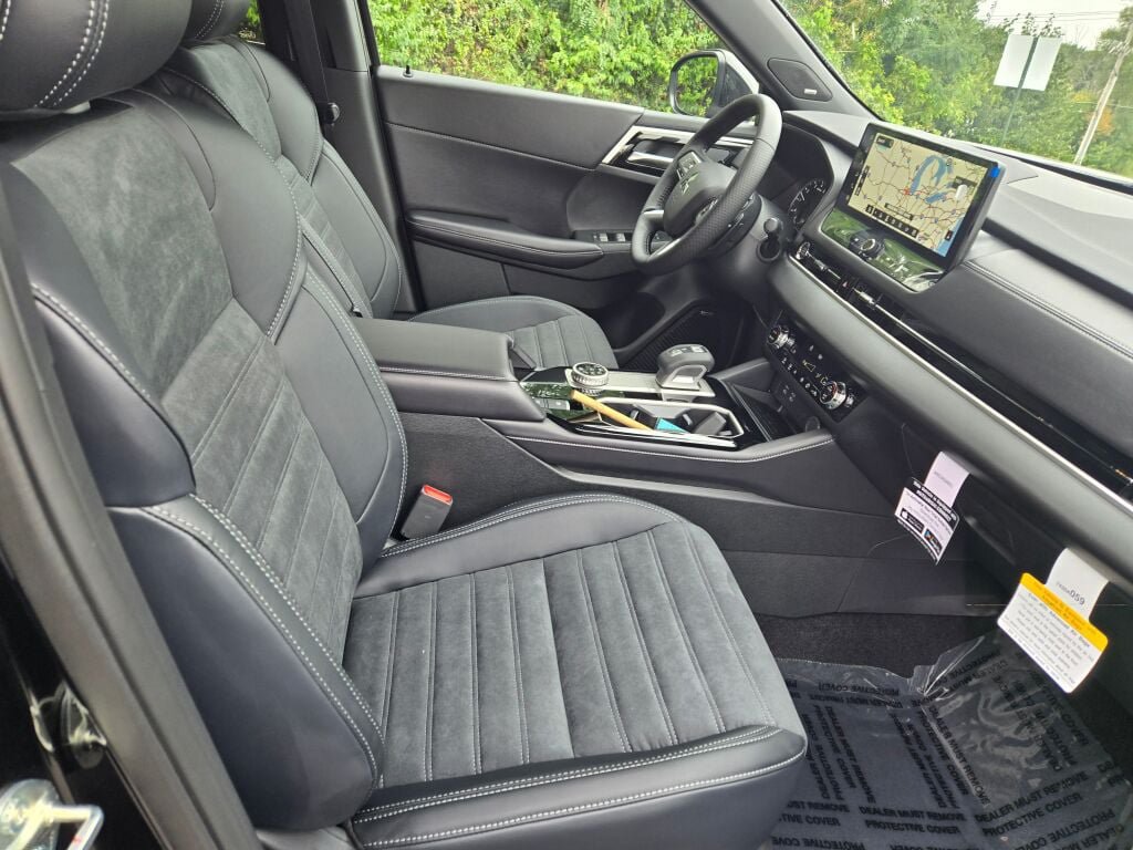 New 2026 Mitsubishi Outlander LE AWD/4WD image 4