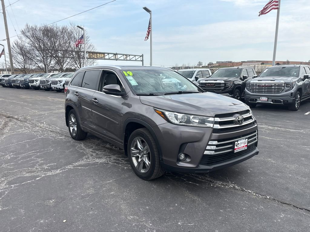 Used 2019 Toyota Highlander Limited Platinum image 3