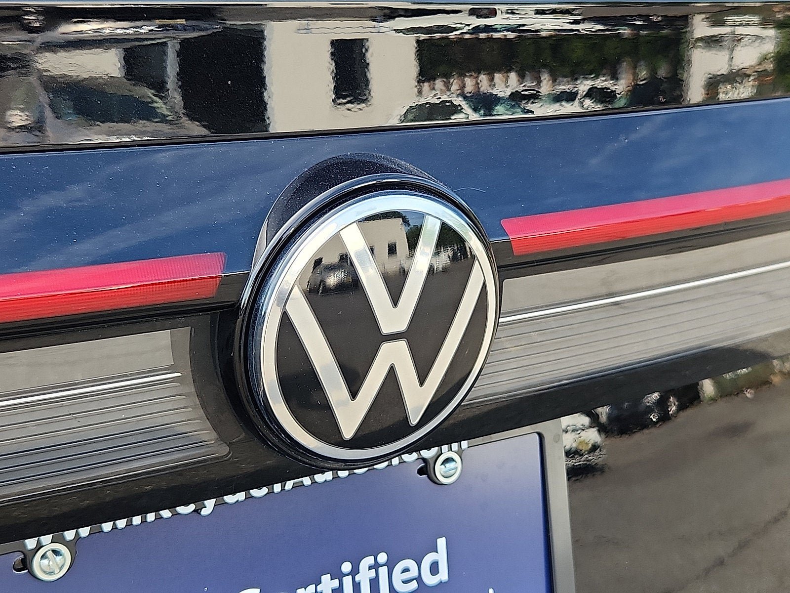 Certified 2025 Volkswagen Taos SEL w/ Black Wheel Plus Package AWD/4WD image 28