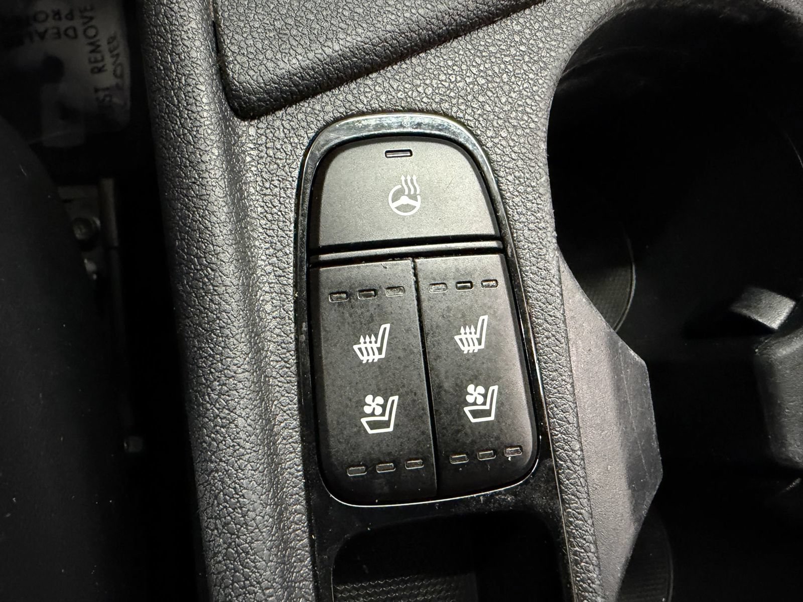 Used 2017 Kia Niro Touring FWD image 32