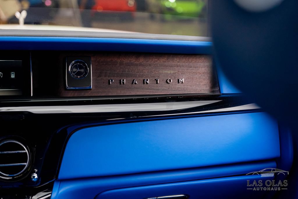 Used 2024 Rolls-Royce Phantom Sedan RWD image 48