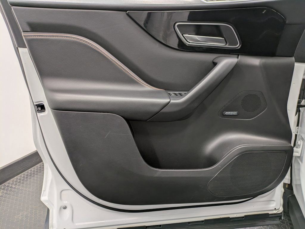 Used 2020 Jaguar F-PACE Prestige image 8