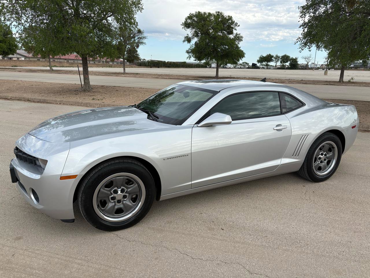Used 2010 Chevrolet Camaro LS RWD image 3