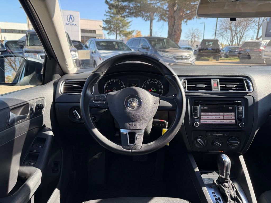Used 2012 Volkswagen Jetta SE image 2