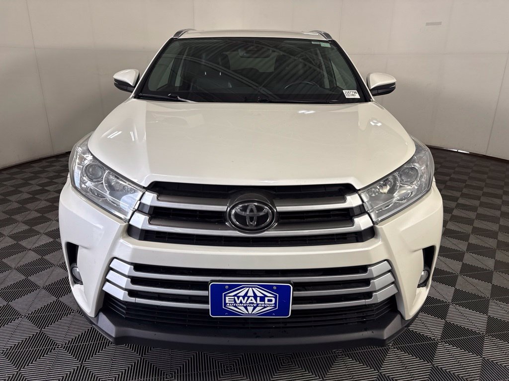 Used 2017 Toyota Highlander XLE AWD/4WD image 4