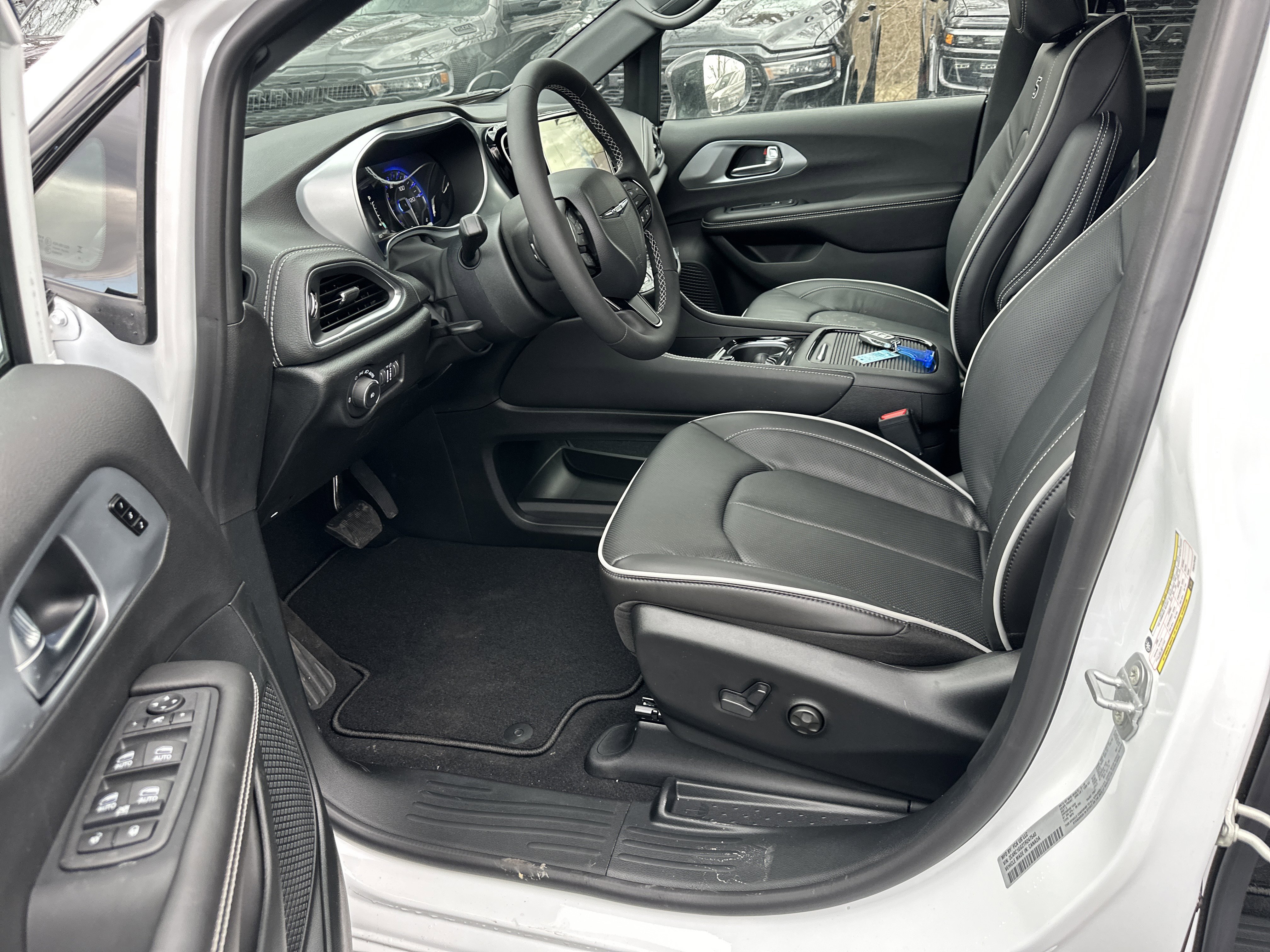 New 2026 Chrysler Pacifica Limited w/ S Appearance Package FWD image 27