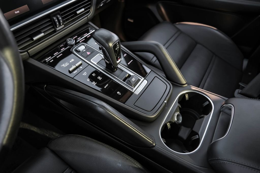 Used 2022 Porsche Cayenne AWD/4WD image 23