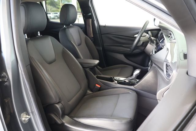 Used 2022 Buick Encore GX Select w/ Sport Touring Package FWD image 21