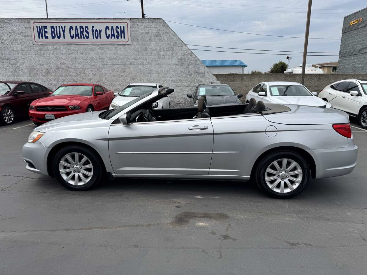Used 2011 Chrysler 200 Touring FWD image 14