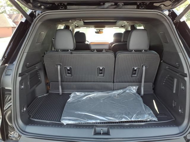 New 2027 Chevrolet Traverse Z71 w/ LPO, Illumination Package AWD/4WD image 12