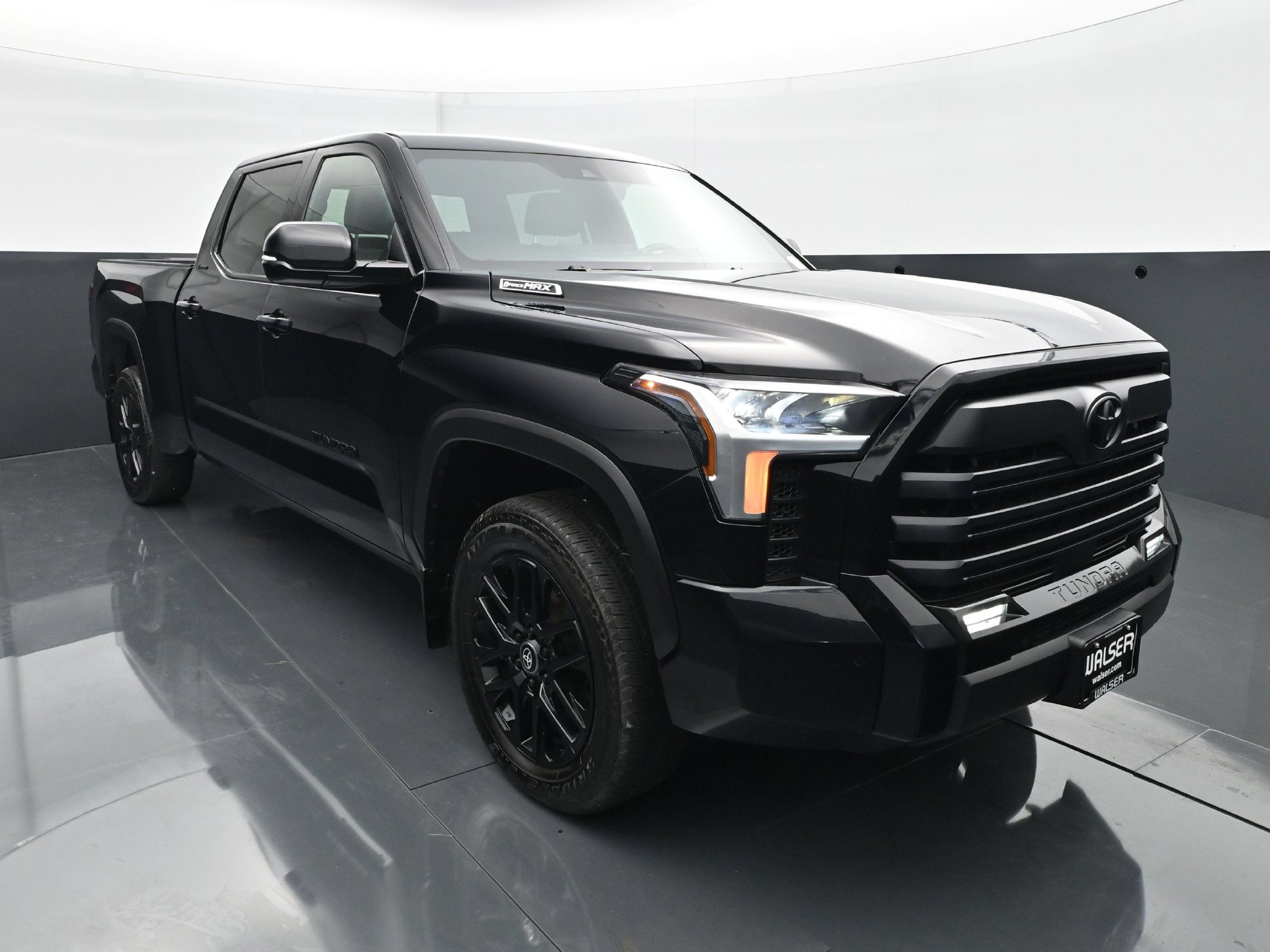 Used 2025 Toyota Tundra Limited AWD/4WD image 11