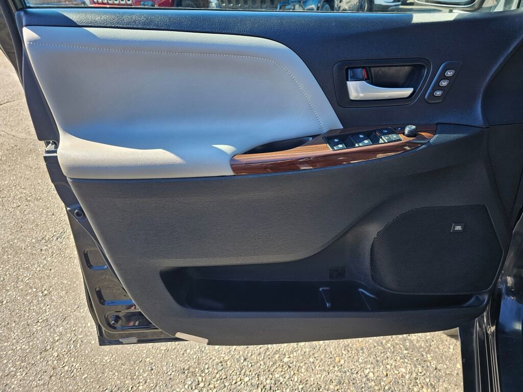 Used 2017 Toyota Sienna Limited Premium AWD/4WD image 22