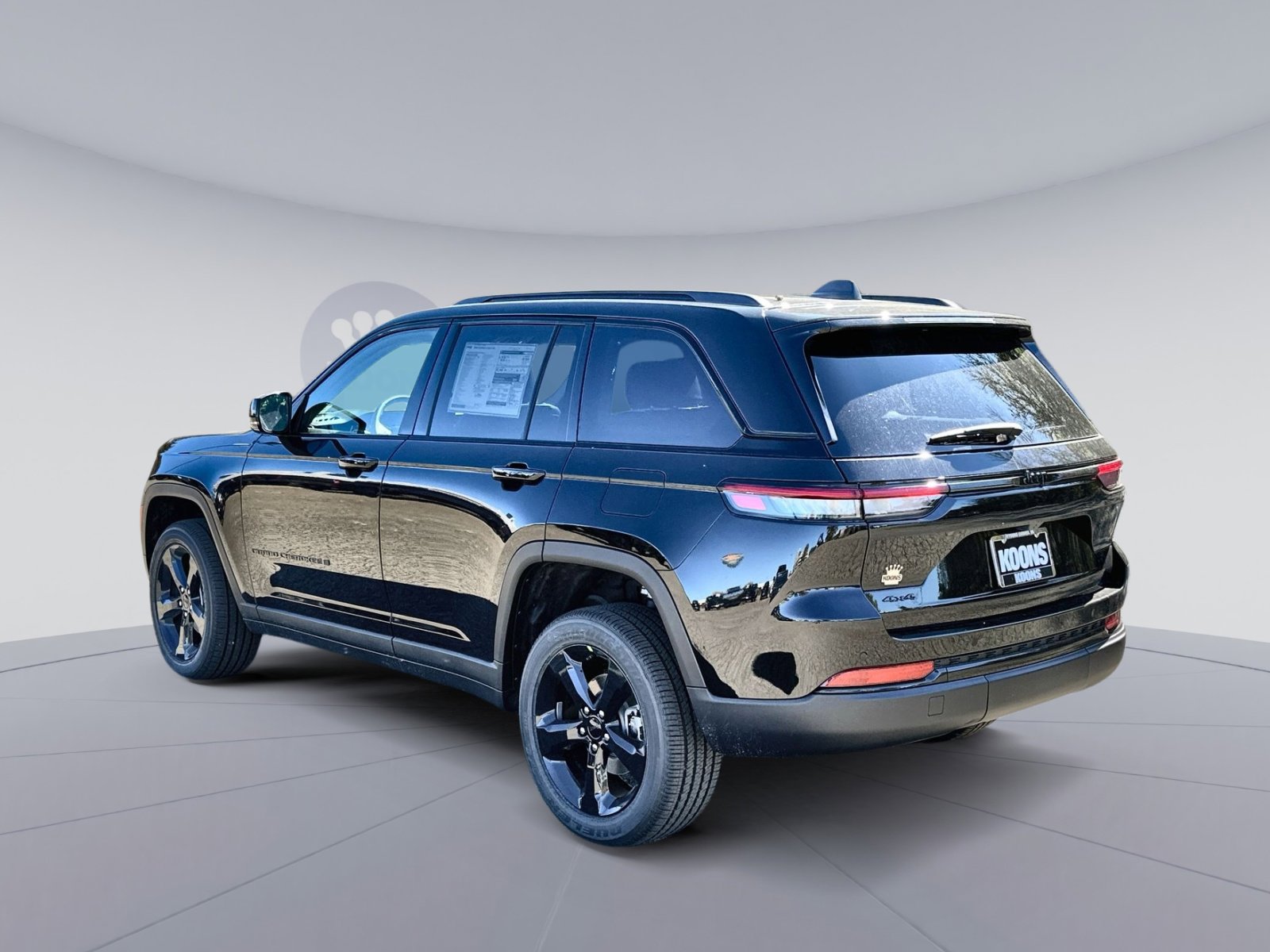 New 2025 Jeep Grand Cherokee Laredo image 4