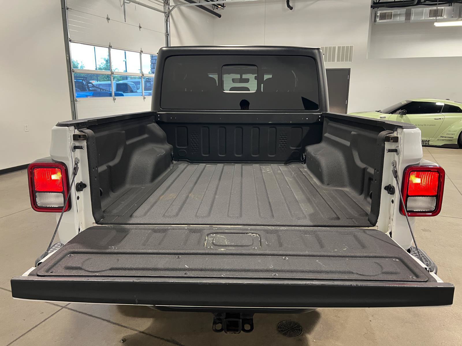 Used 2023 Jeep Gladiator Sport AWD/4WD image 29