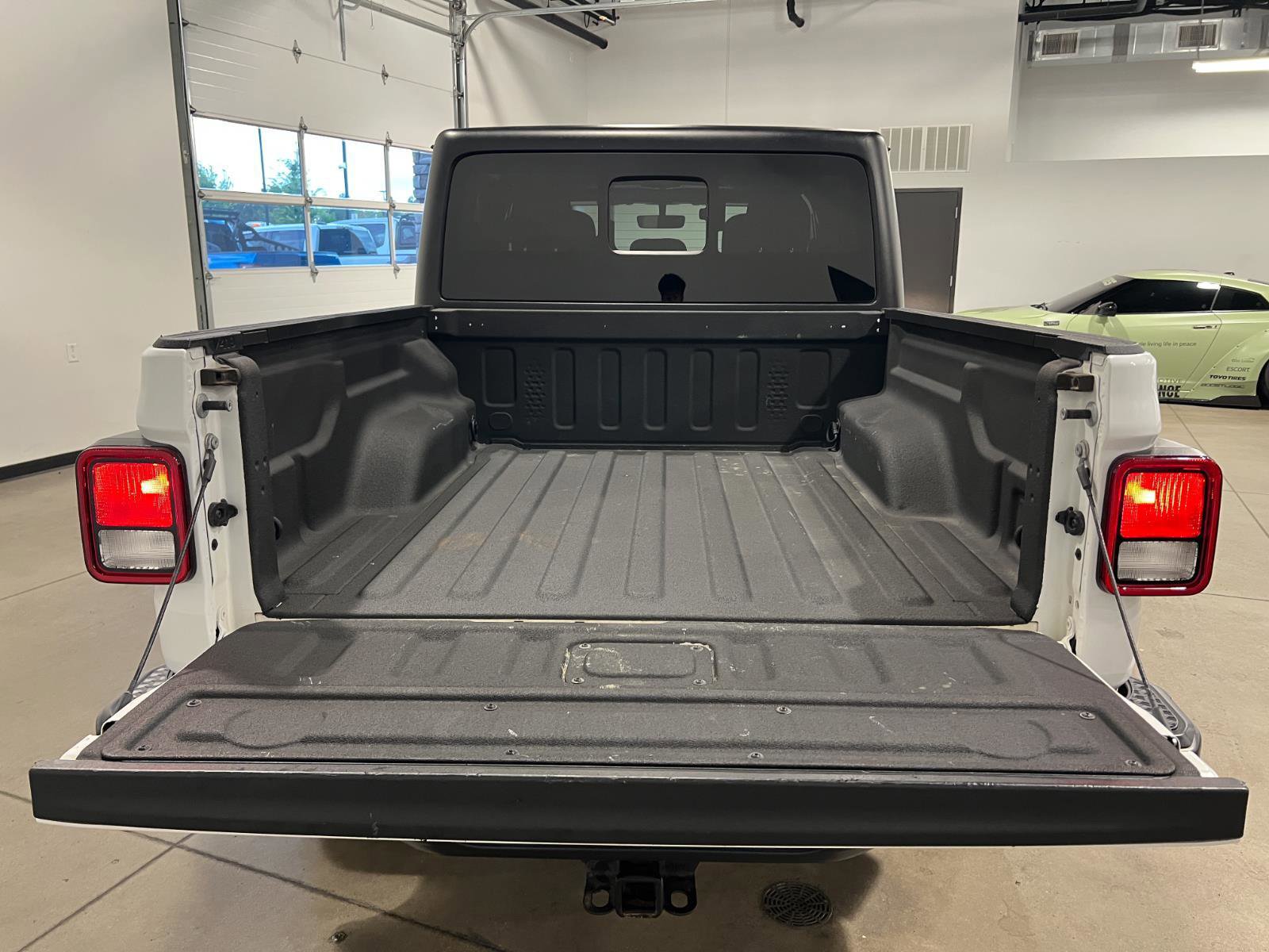 Used 2023 Jeep Gladiator Sport AWD/4WD image 29