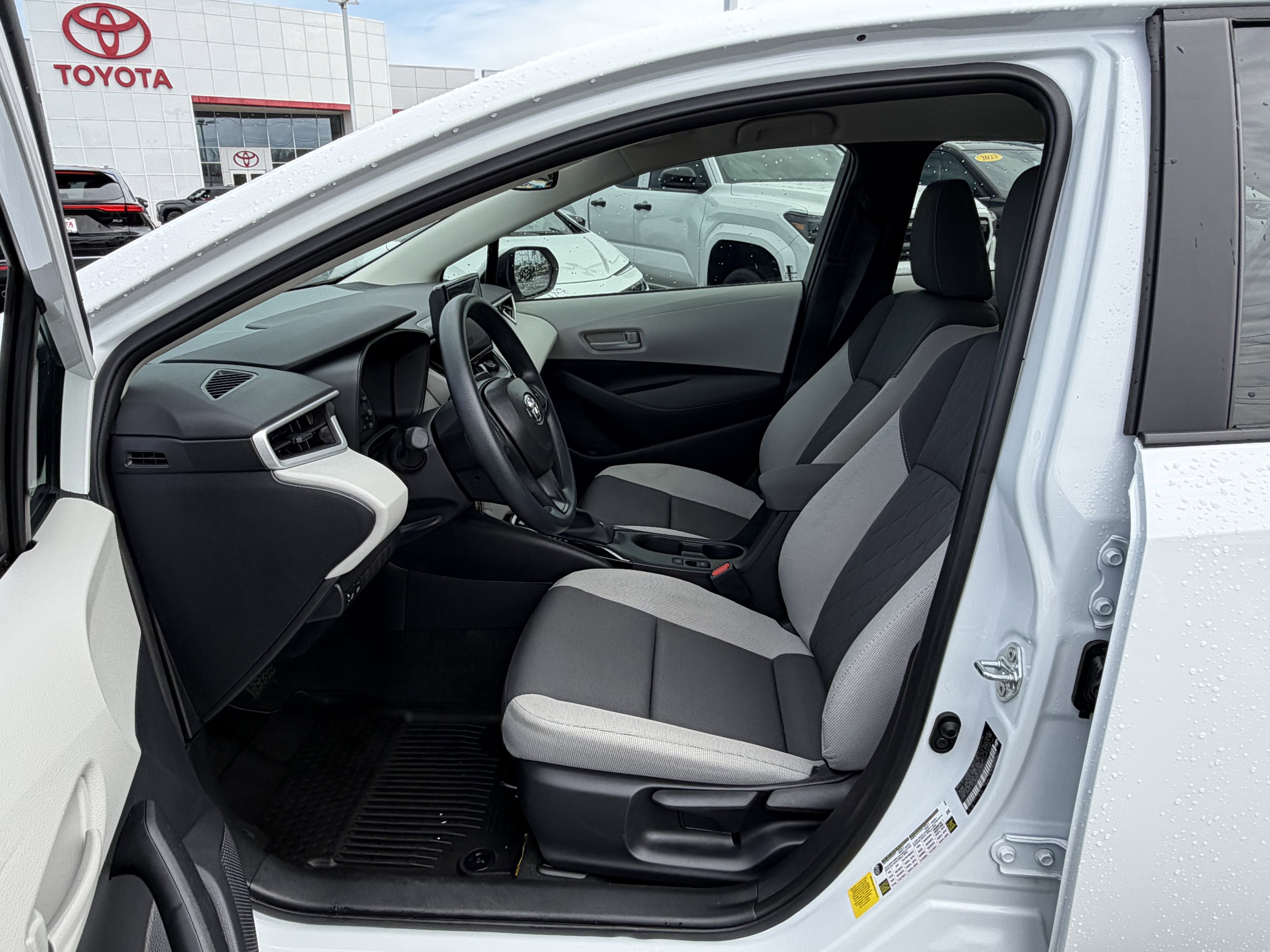 Used 2025 Toyota Corolla LE image 15