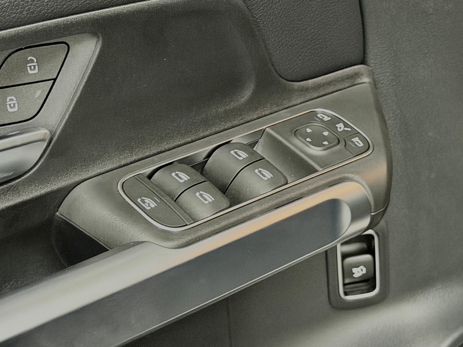 Certified 2026 Mercedes-Benz GLB 250 image 21