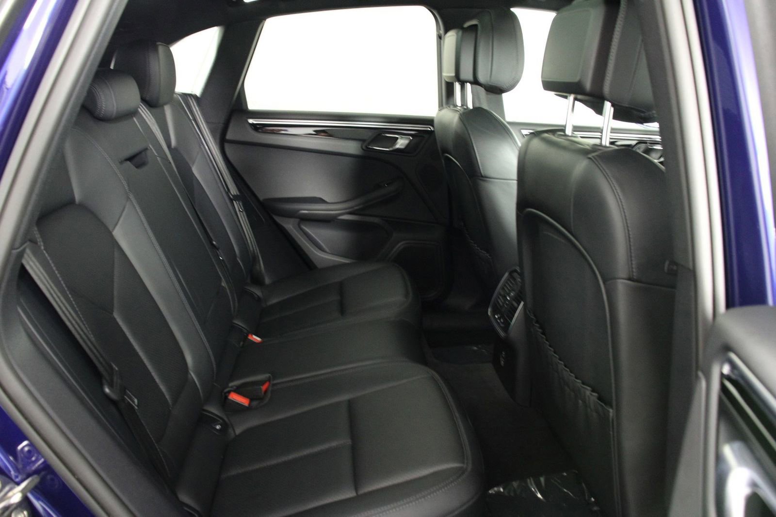 Certified 2023 Porsche Macan image 32