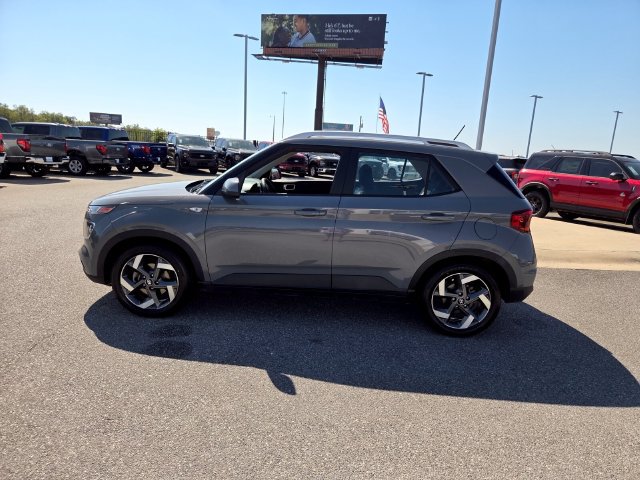 Used 2023 Hyundai Venue SEL w/ Cargo Package FWD image 4