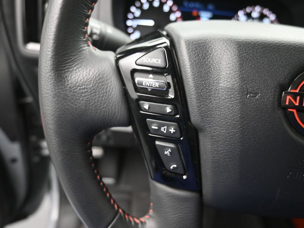 Used 2025 Nissan Frontier PRO-4X image 10