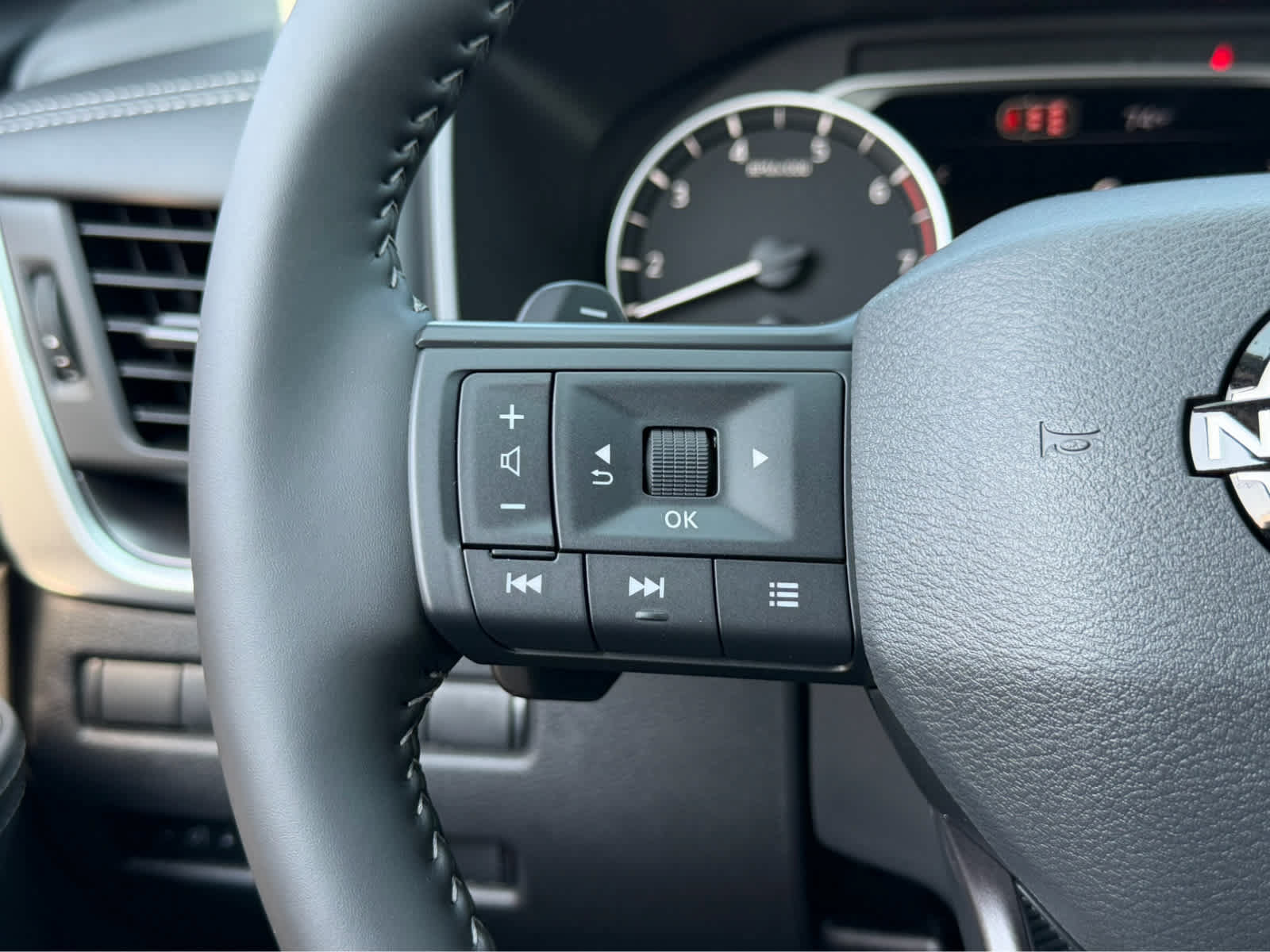 New 2026 Nissan Rogue Dark Armor AWD/4WD image 25