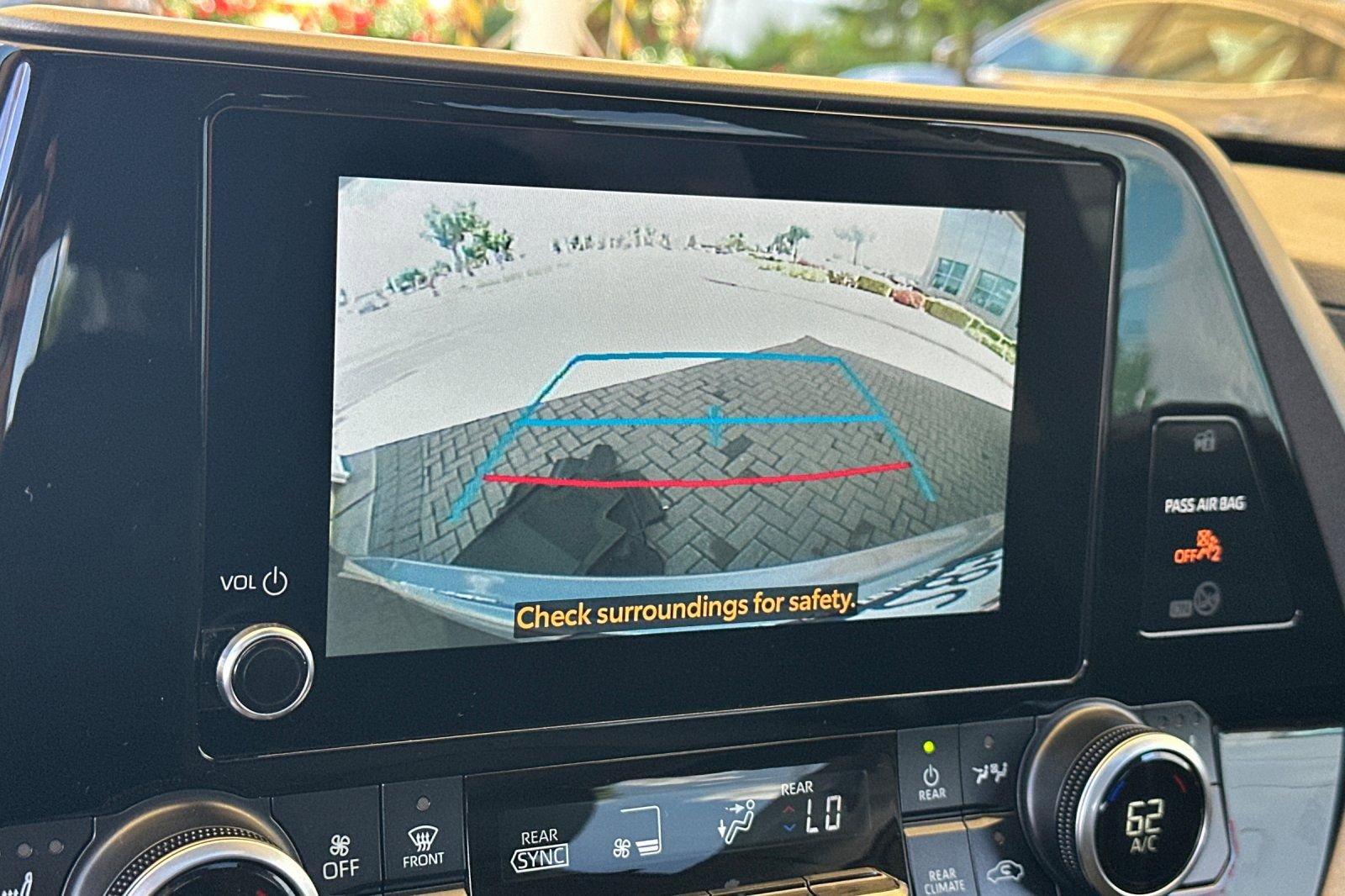 Used 2025 Toyota Highlander XLE AWD/4WD image 23