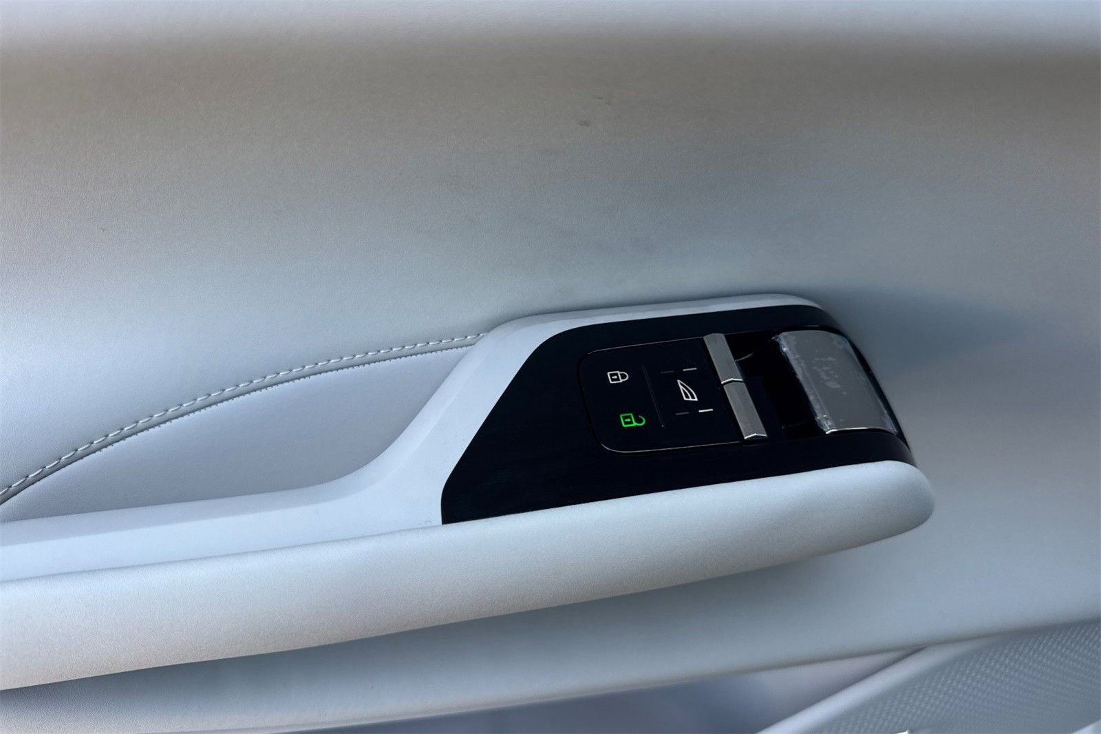 New 2025 Volvo EX90 Plus image 12