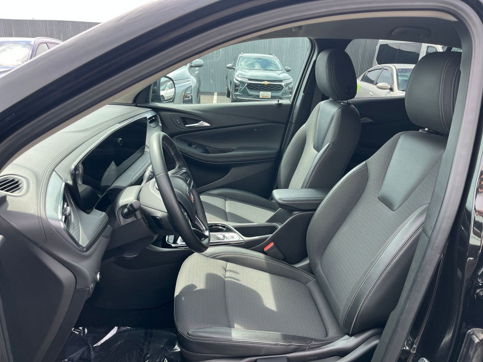 Used 2025 Buick Encore GX Preferred FWD image 36