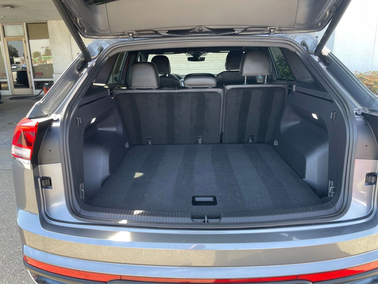 Used 2025 Volkswagen Atlas Cross Sport SE image 33