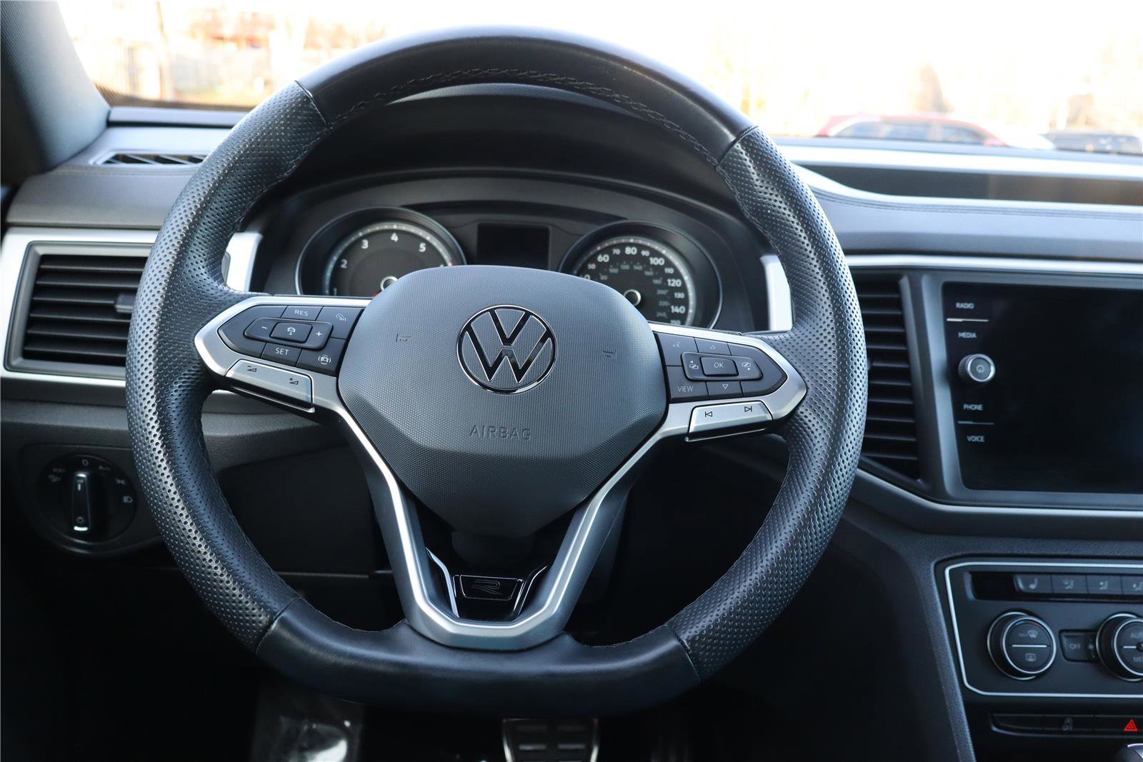 Used 2021 Volkswagen Atlas Cross Sport SE image 16