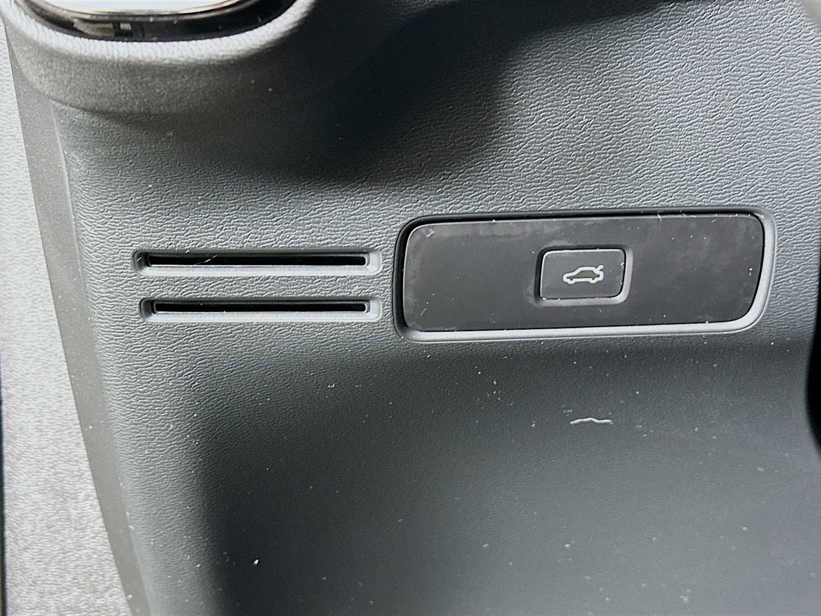 Certified 2023 Volvo XC40 B5 Plus w/ Climate Package image 10