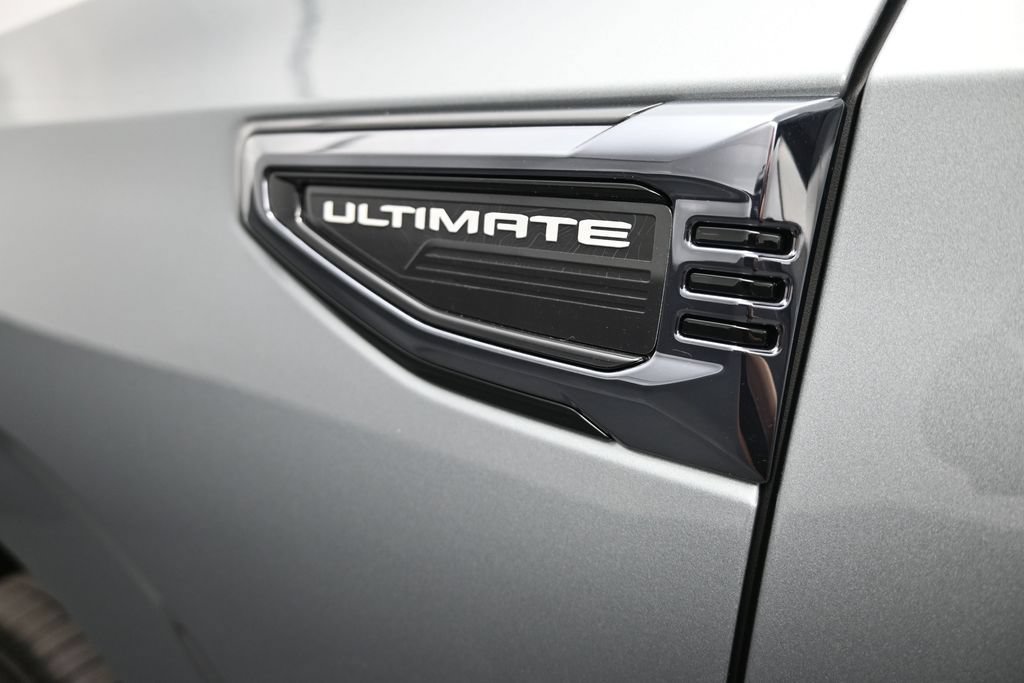 Used 2026 GMC Yukon Denali Ultimate w/ LPO, Floor Liner Package AWD/4WD image 9