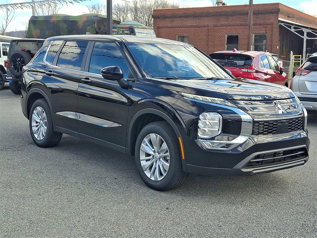 New 2026 Mitsubishi Outlander ES image 2