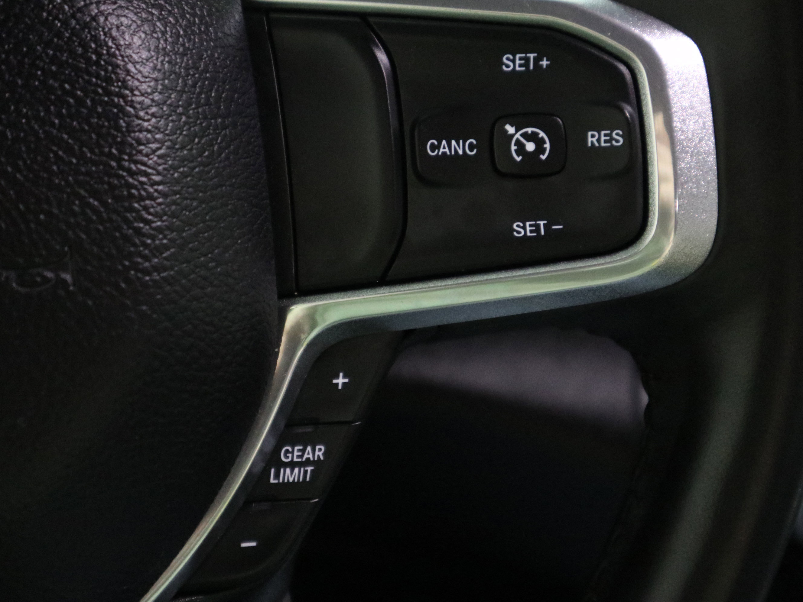 Used 2023 RAM 1500 Laramie AWD/4WD image 29