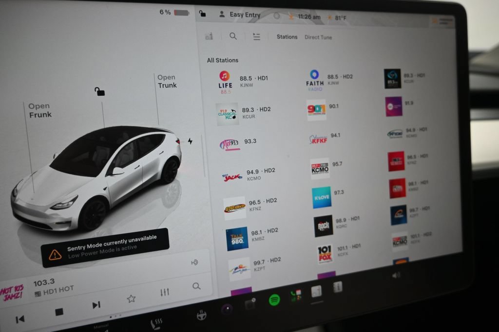 Used 2023 Tesla Model Y Long Range AWD/4WD image 16
