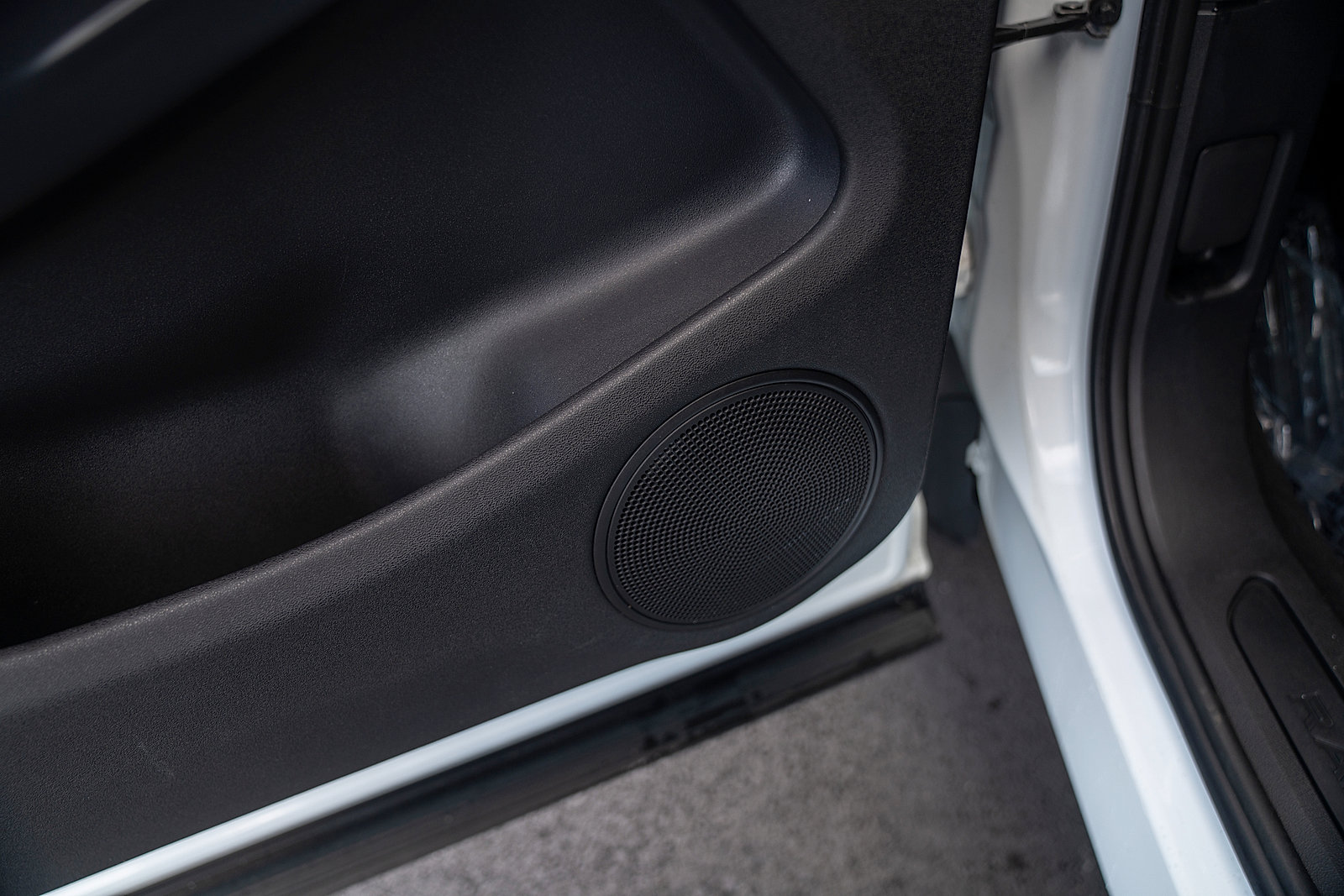 Used 2020 Land Rover Range Rover Evoque SE image 18