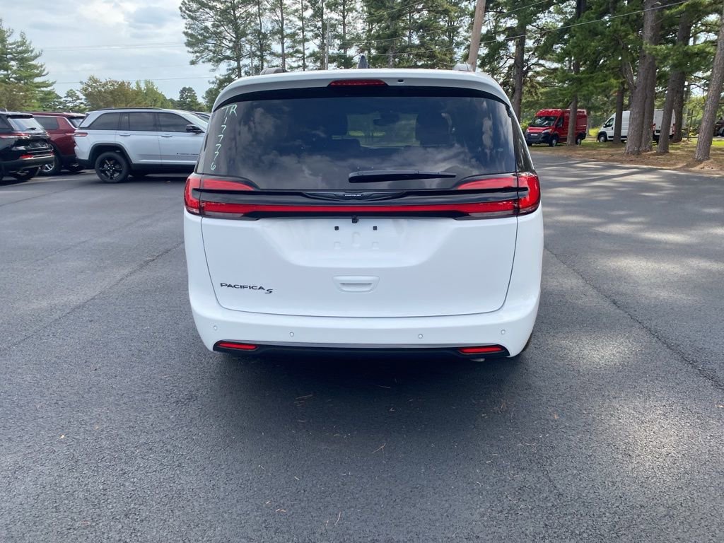 New 2026 Chrysler Pacifica Select w/ S Appearance Package image 6