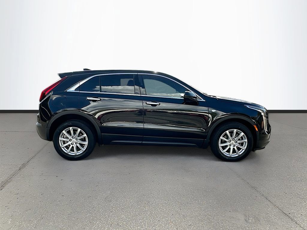 Used 2023 Cadillac XT4 Luxury w/ Cold Weather Package image 8
