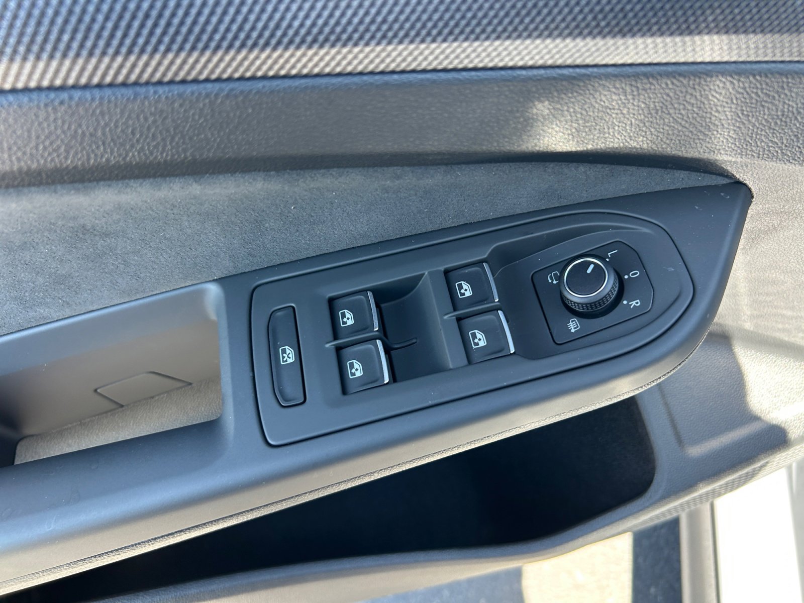 New 2026 Volkswagen Golf SE FWD image 13