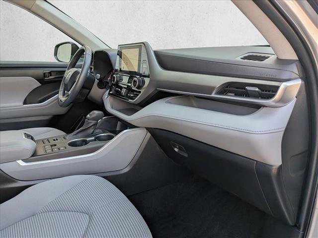 Used 2023 Toyota Highlander LE AWD/4WD image 20