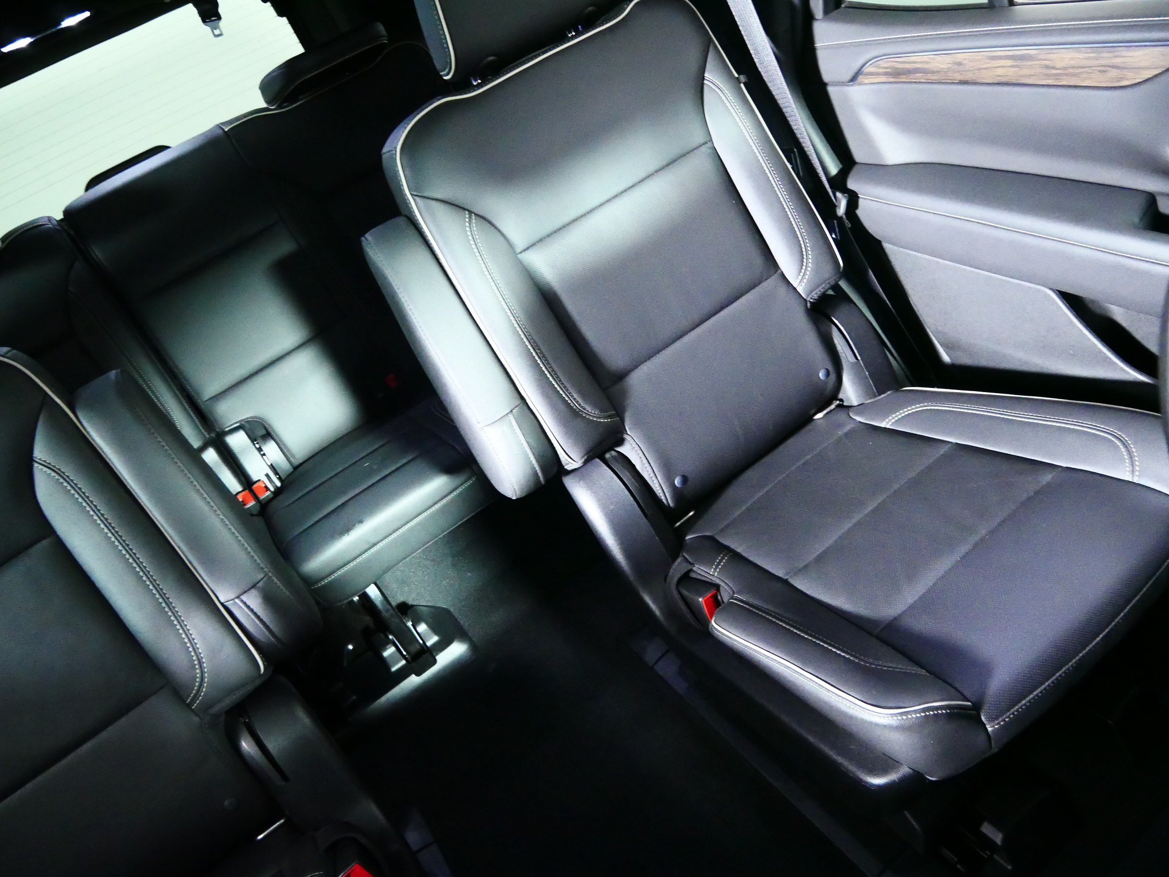 Used 2021 Chevrolet Tahoe Premier w/ Premium Package AWD/4WD image 14