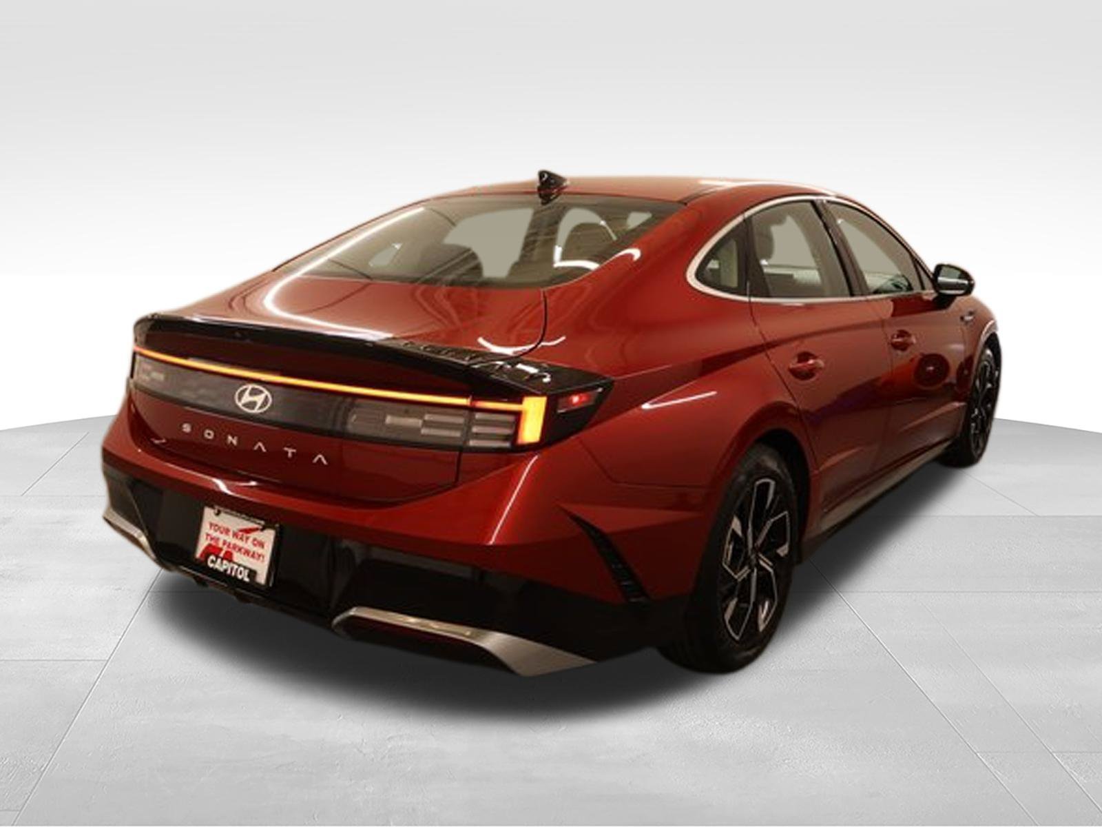 Used 2025 Hyundai Sonata SEL FWD image 2