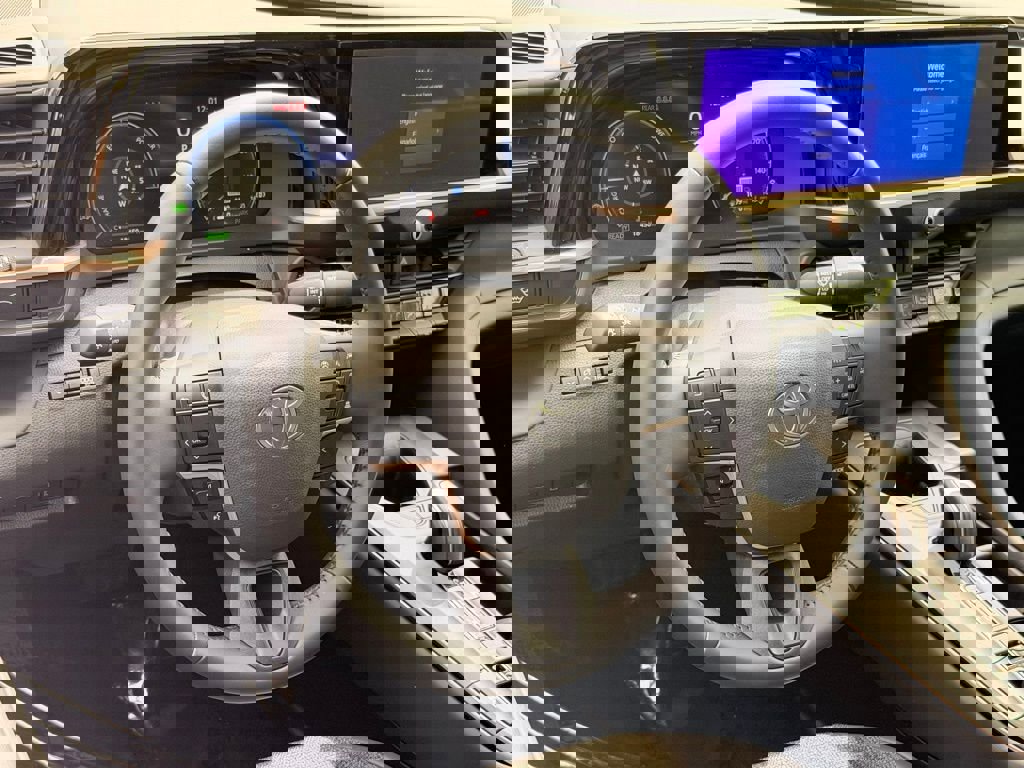 Certified 2023 Toyota Crown XLE image 17